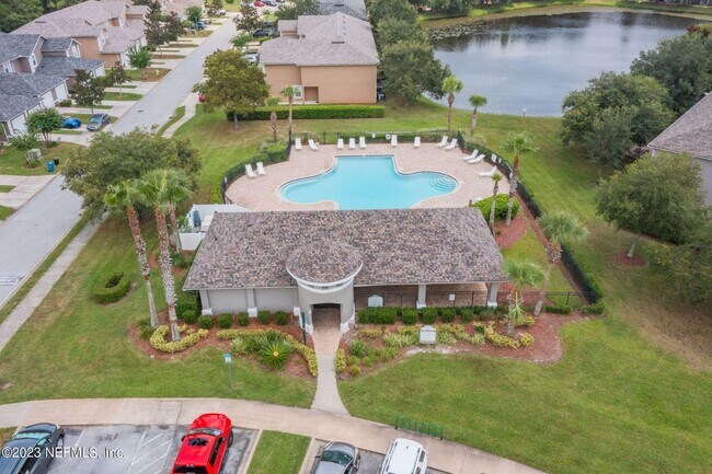 Building Photo - 230 Scrub Jay Dr