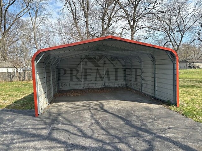 Building Photo - 304 E Monroe St Buckner MO 64016 - 4 bed/ ...