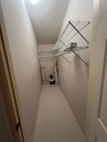 Building Photo - 3701 W Galbraith Rd