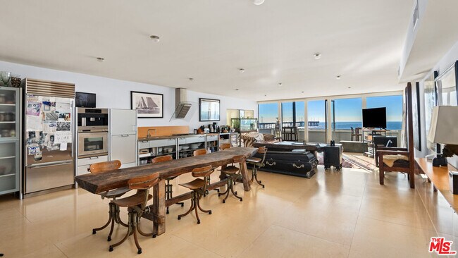 Building Photo - 0 Ocean Front Walk