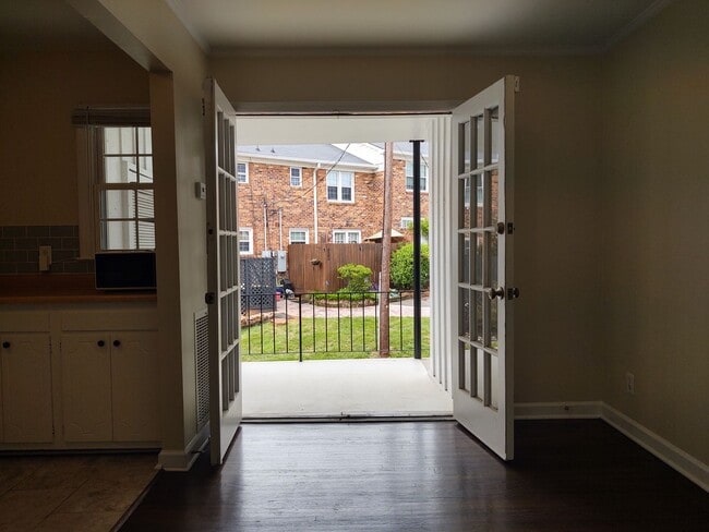 Building Photo - Cozy Condo located in McAlway Manor in Cot...