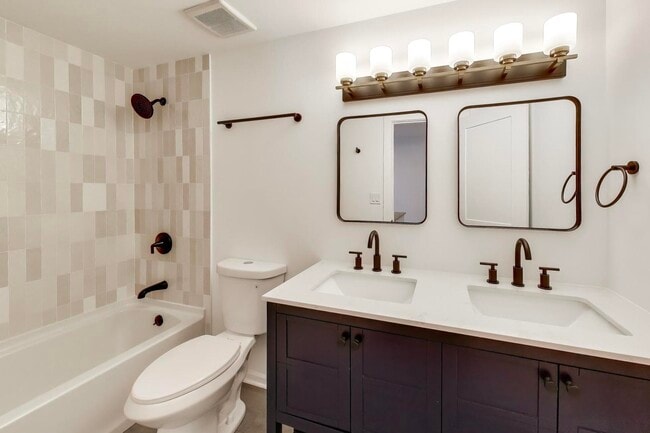 Building Photo - 1834 Jamestown Cir