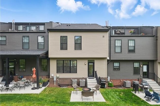 Building Photo - 349 Azalea Dr