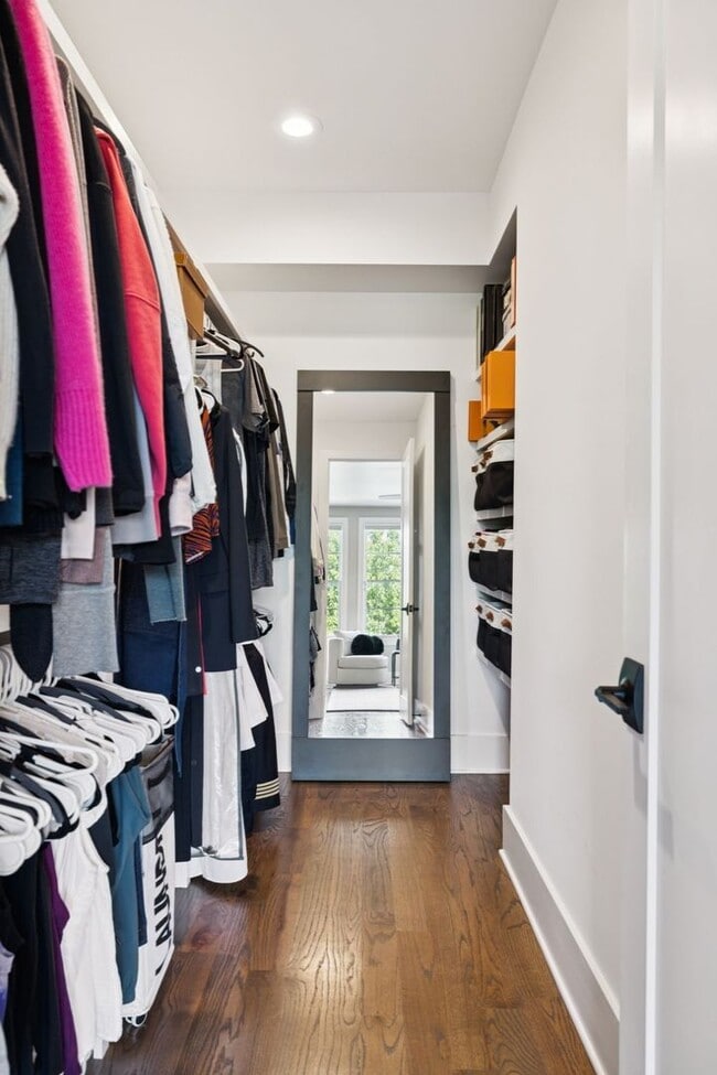 Building Photo - Experience elevated living in this beautifully crafted brick residence located in the heart of Ed...