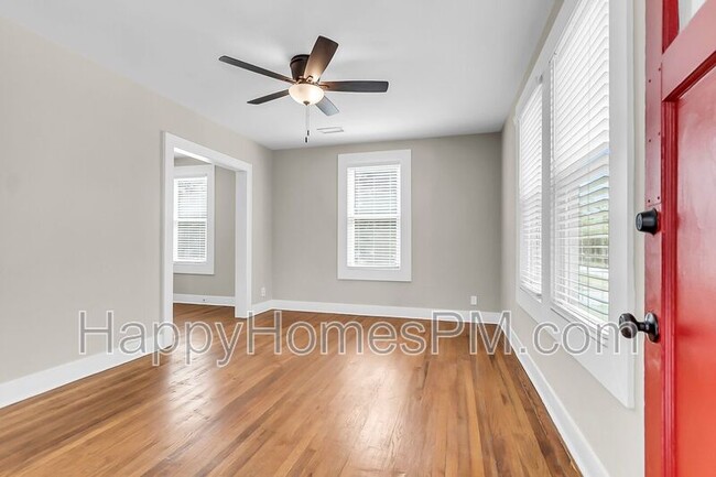 Building Photo - 2308 Aintree Ave