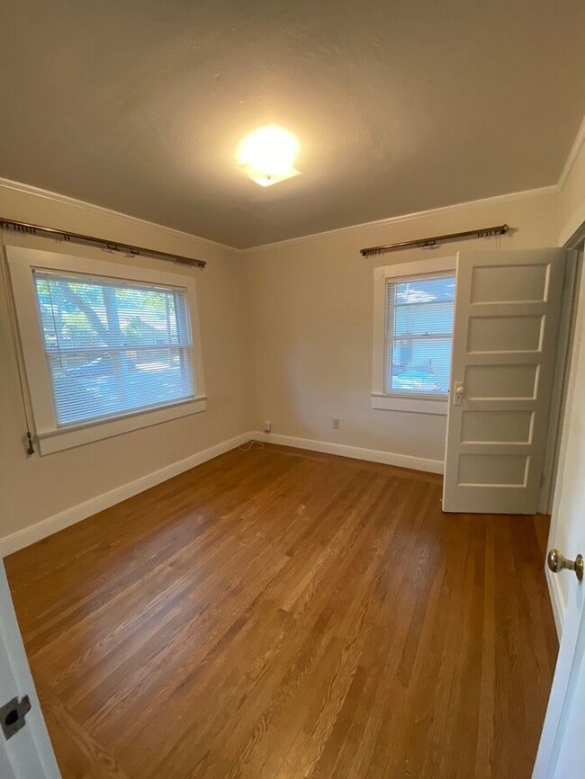 Building Photo - Beautiful 2bd/1ba 878 sq. ft. property located in Midtown Sacramento!