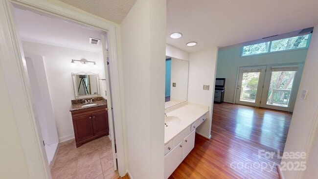 Building Photo - 4025 Woodfox Dr