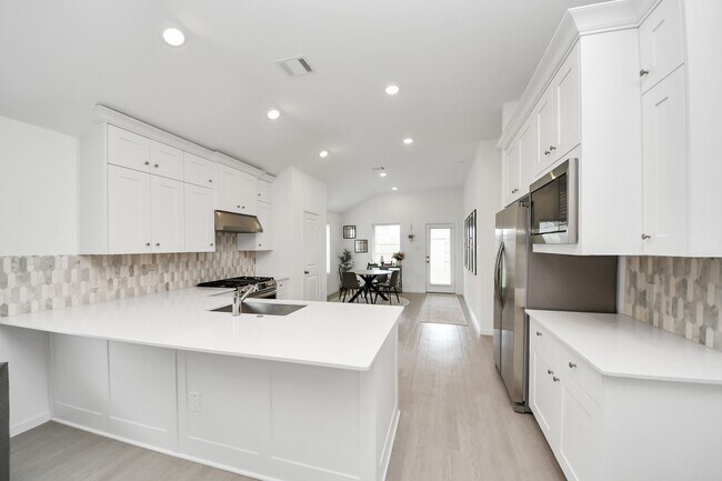 Building Photo - 2406 Aquamarine Ln
