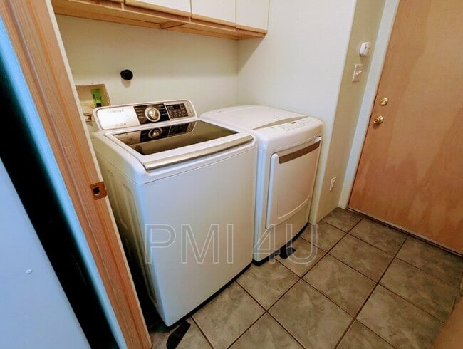 Building Photo - 4105 Bay Ct NE