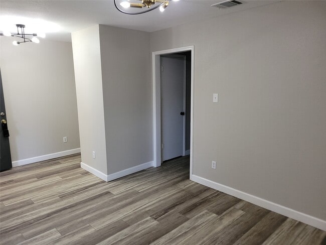 Building Photo - 13923 Ivymount Dr