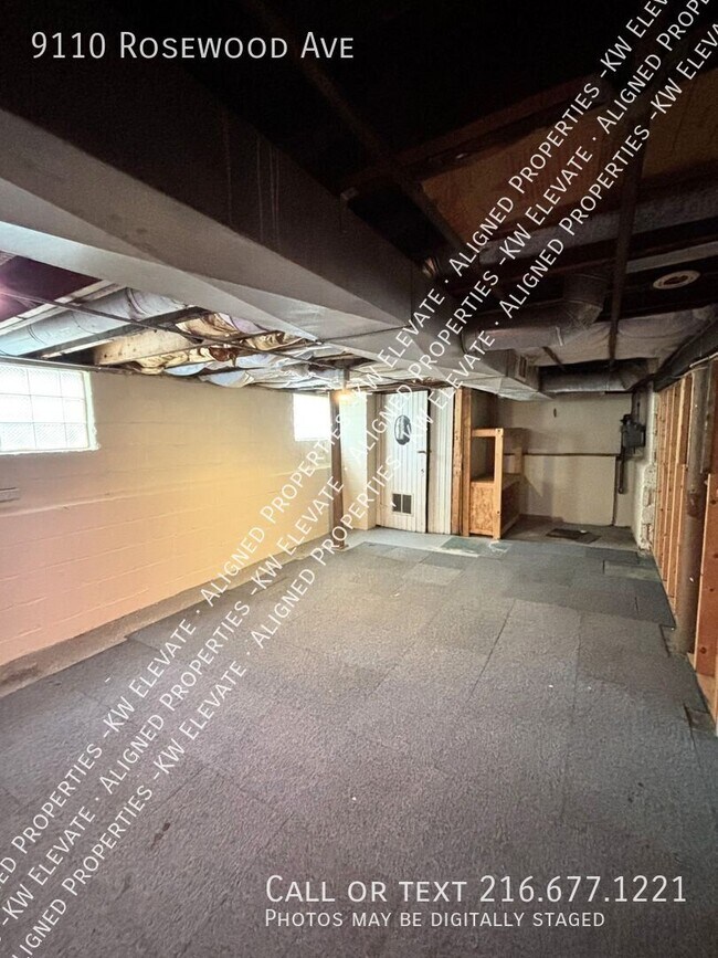 Building Photo - 9110 Rosewood Ave