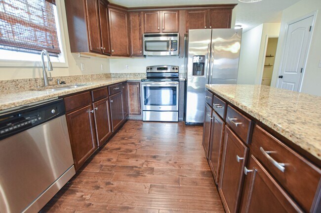 Building Photo - 3561 Aurora Dr