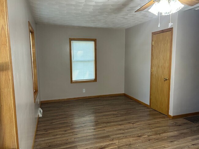 Building Photo - Updated 3-Bedroom Home