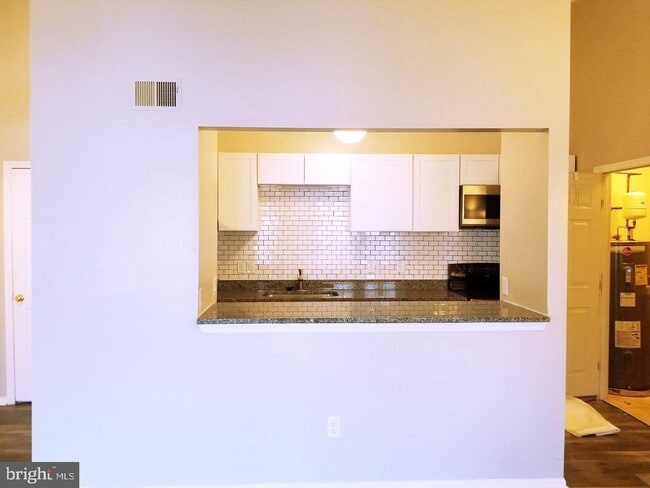 Building Photo - 902 Cedar Crest Ct
