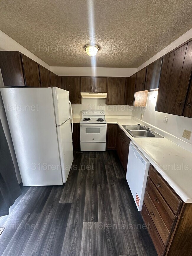 Building Photo - 333 E Marion Ct