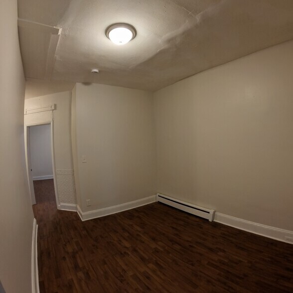 Den - 3318 Auchentoroly Terrace