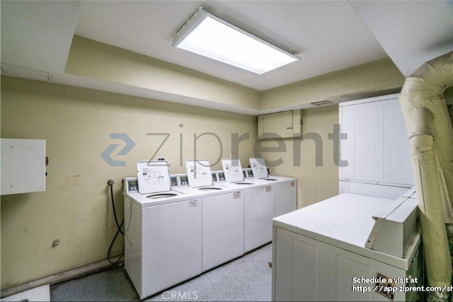 Building Photo - 2884 Sawtelle Blvd