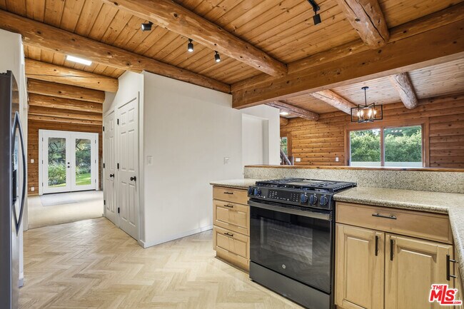 Building Photo - 373 Loftyhill Dr