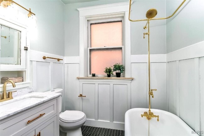 Building Photo - 4166 Russell Blvd