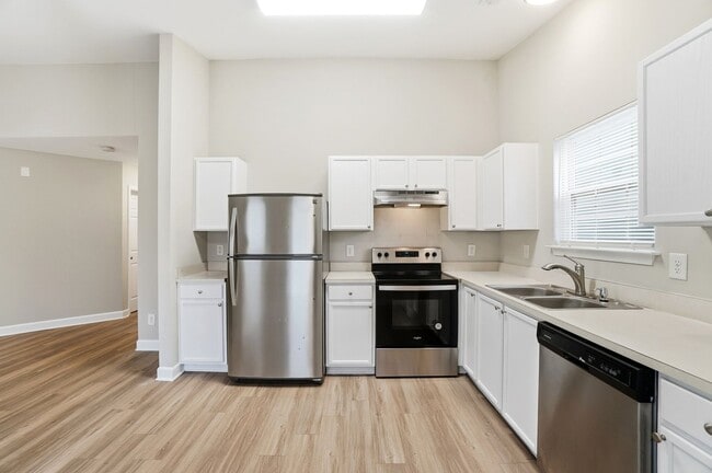 Building Photo - 3 bedroom single family home!