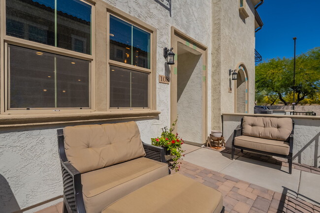 Building Photo - 2629 S Equestrian Dr