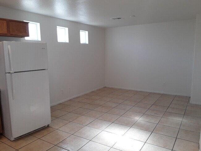 Building Photo - 5195 Shreve Ave