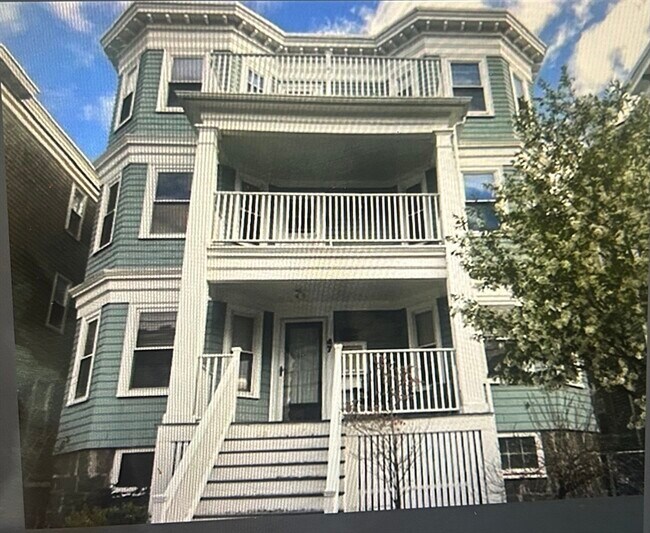 Building Photo - 47 Rosemont St