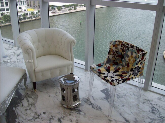 Building Photo - 475 Brickell Ave