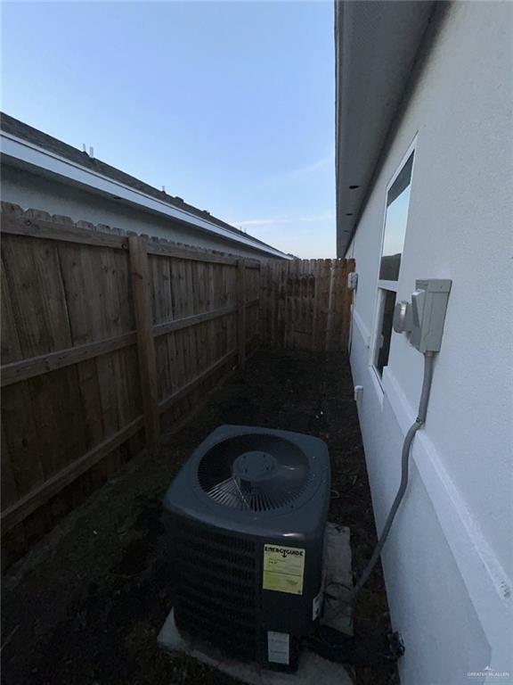 Building Photo - 13 Stauffers St