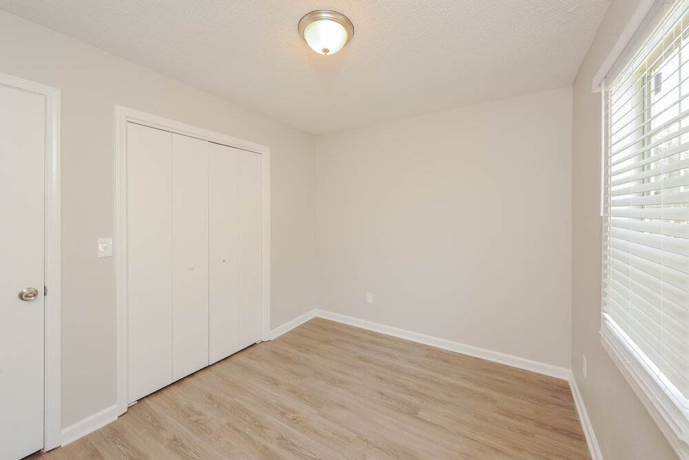Building Photo - 1120 Brenton Dr NW