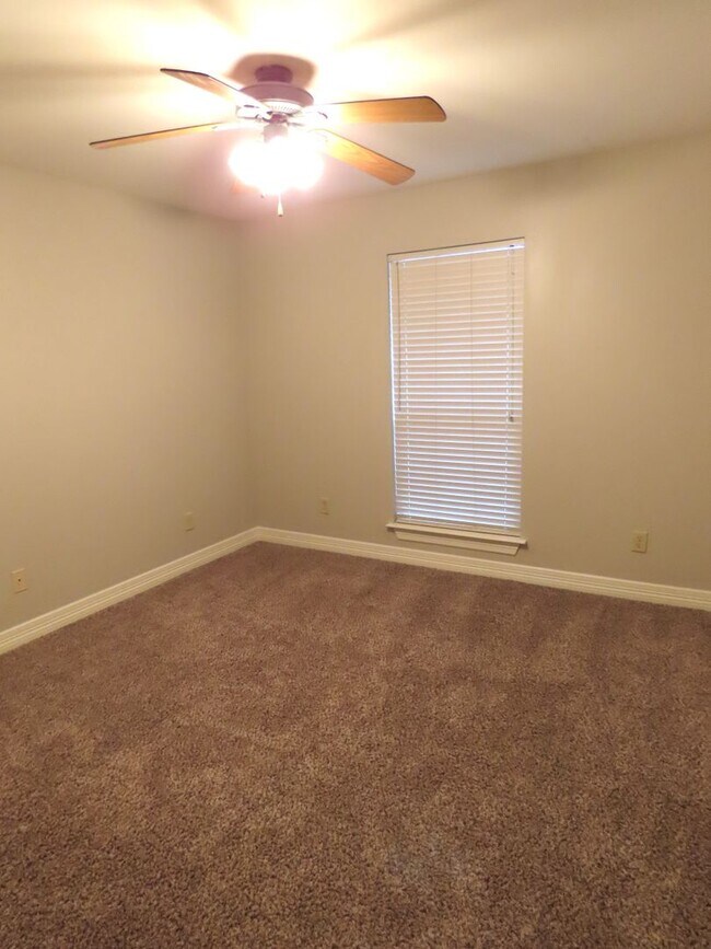 Building Photo - COMING SOON! Whitehouse! Gorgeous 4 Bedroom, 2 Bath Home