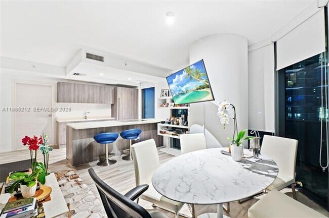 Building Photo - 801 S Miami Ave