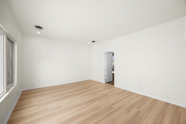 Building Photo - 5632 Kiam St