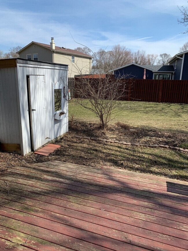 Building Photo - 749 Cove Ct