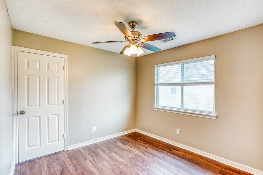 Building Photo - 2014 Harbour Cove Dr