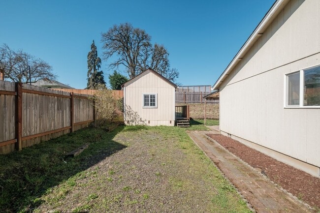 Building Photo - 5448 Siletz Ln