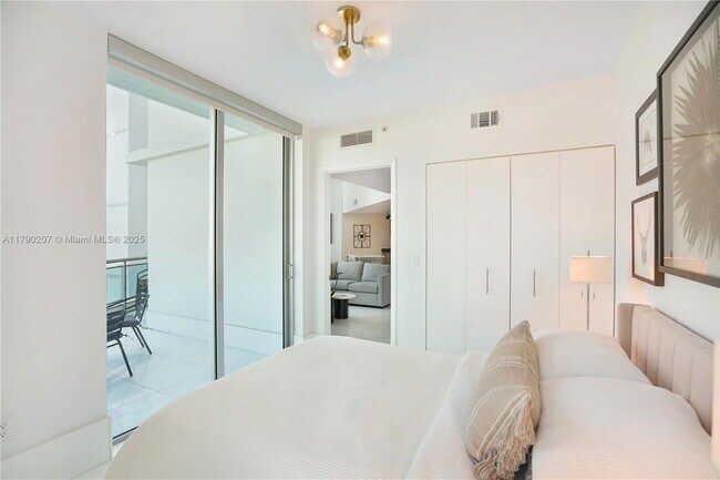 Building Photo - 350 S Miami Ave