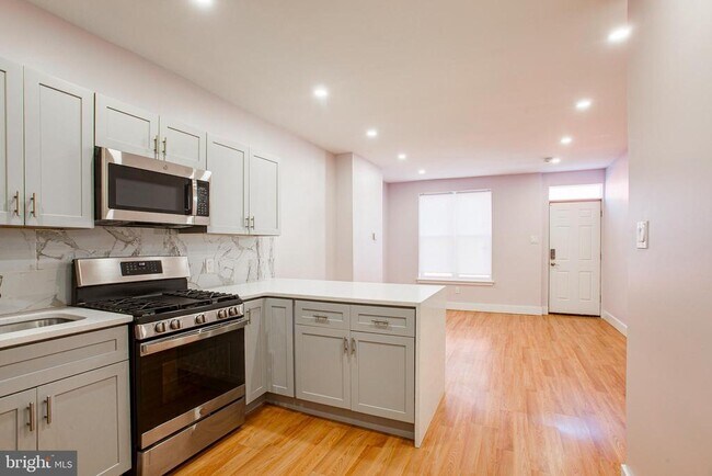 Building Photo - 1317 N Myrtlewood St