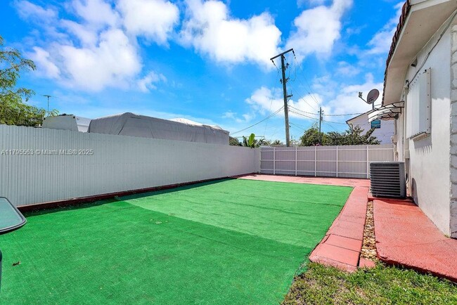 Building Photo - 2400 SW 103rd Ct