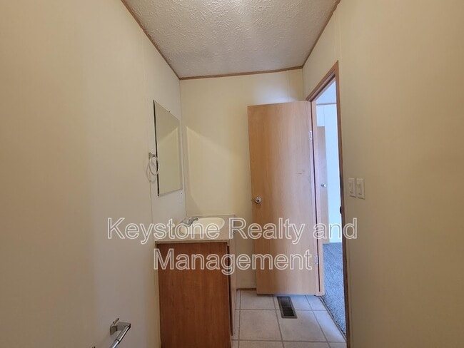 Building Photo - 607 Kerri Ln