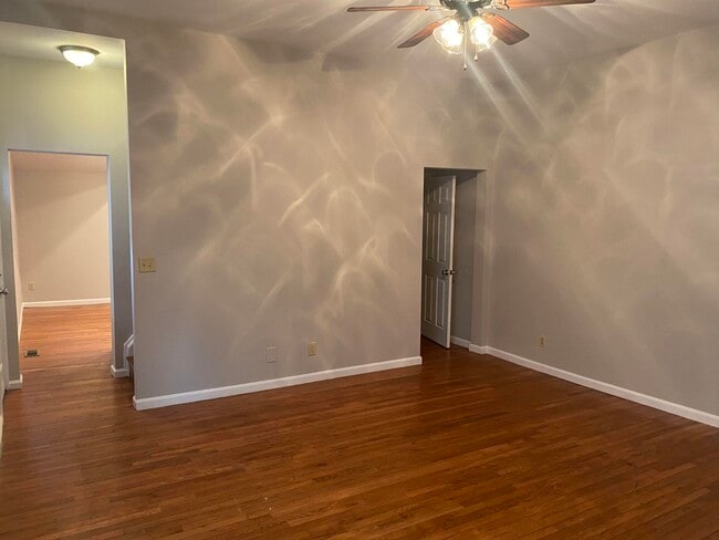 Building Photo - 422 Hodge St