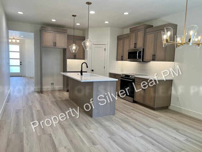 Building Photo - 475 E Chevy Dr