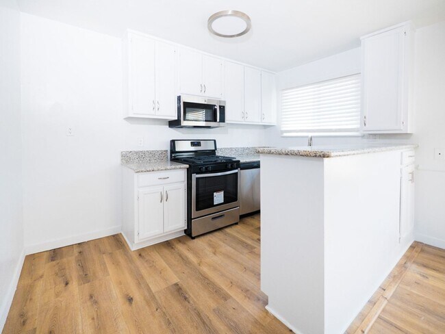 Interior Photo - 11320 Tiara St