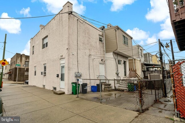 Building Photo - 2849 S 11th St