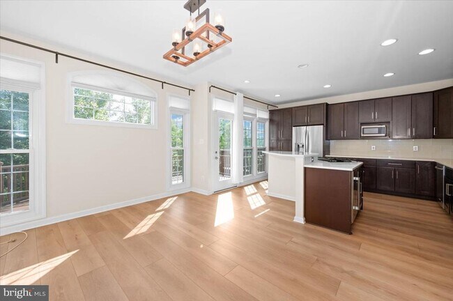 Building Photo - 4576 Fair Valley Dr
