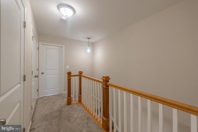 Building Photo - 102 Coralyrose Ct