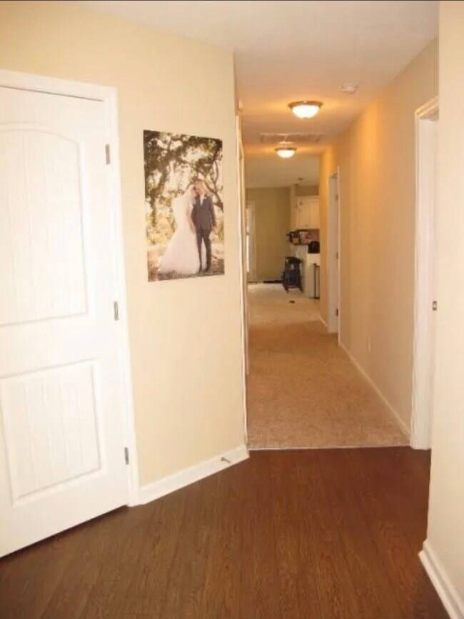 Building Photo - 2117 Grove Landing Way