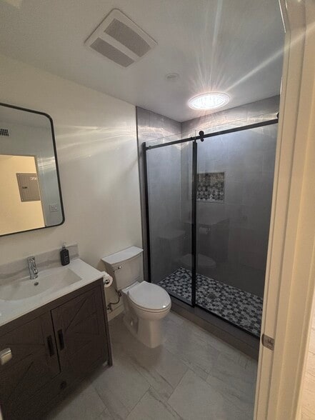 Building Photo - 7329 Mason Ave