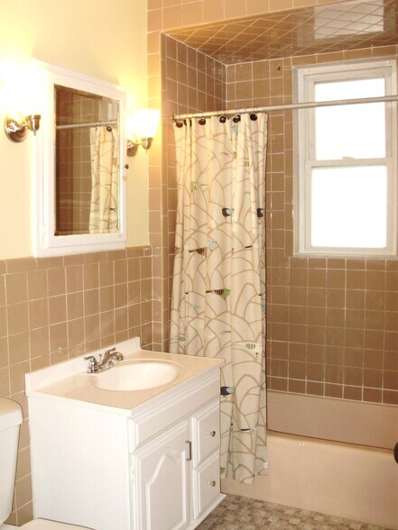 Bathroom - 36 St Margaret St