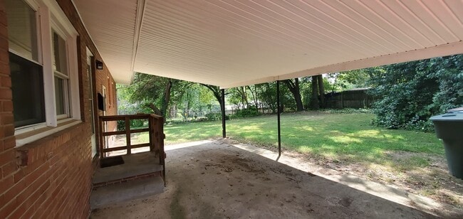 Building Photo - 3 Bedroom 1 Bathroom House